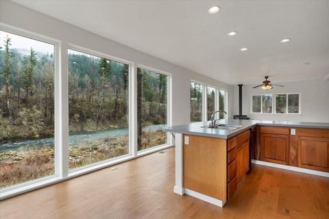 Tiny photo for 33910 Railroad Avenue, Gates, OR 97346 (MLS # 220216867)