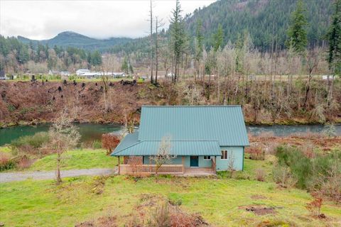 Tiny photo for 33910 Railroad Avenue, Gates, OR 97346 (MLS # 220216867)