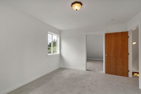 Tiny photo for 33910 Railroad Avenue, Gates, OR 97346 (MLS # 220216867)