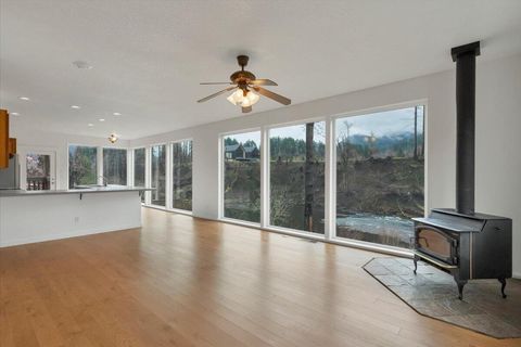 Tiny photo for 33910 Railroad Avenue, Gates, OR 97346 (MLS # 220216867)