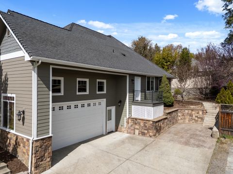 Tiny photo for 1868 NW F Street, Grants Pass, OR 97526 (MLS # 220217693)