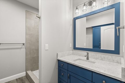 Tiny photo for 1868 NW F Street, Grants Pass, OR 97526 (MLS # 220217693)