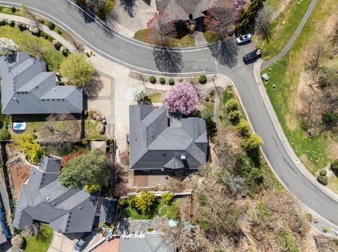 Tiny photo for 1868 NW F Street, Grants Pass, OR 97526 (MLS # 220217693)