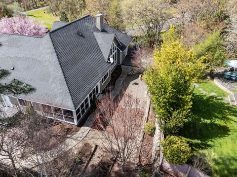 Tiny photo for 1868 NW F Street, Grants Pass, OR 97526 (MLS # 220217693)