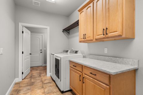 Tiny photo for 1868 NW F Street, Grants Pass, OR 97526 (MLS # 220217693)