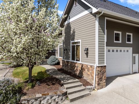 Tiny photo for 1868 NW F Street, Grants Pass, OR 97526 (MLS # 220217693)