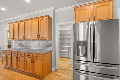 Tiny photo for 1868 NW F Street, Grants Pass, OR 97526 (MLS # 220217693)