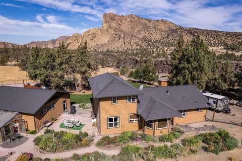 Photo of 3885 NE Xenolith Street, Terrebonne, OR 97760 (MLS # 220213035)