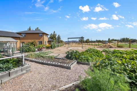 Tiny photo for 3885 NE Xenolith Street, Terrebonne, OR 97760 (MLS # 220213035)