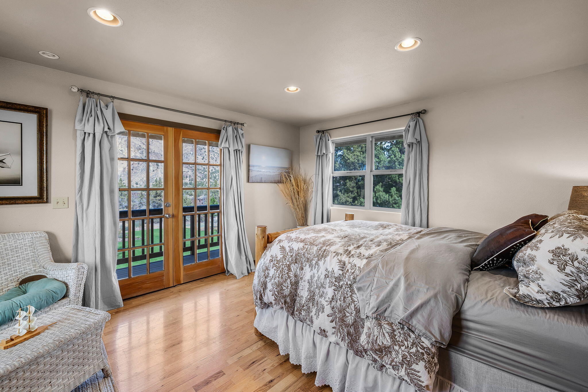 Rock And River - Residential