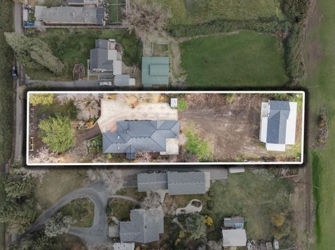 Tiny photo for 1924 Myers Lane, Medford, OR 97501 (MLS # 220212018)