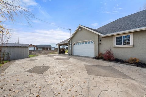 Tiny photo for 1924 Myers Lane, Medford, OR 97501 (MLS # 220212018)