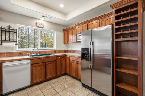 Tiny photo for 1924 Myers Lane, Medford, OR 97501 (MLS # 220212018)