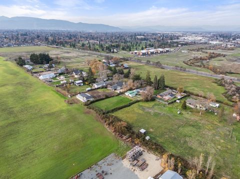 Tiny photo for 1924 Myers Lane, Medford, OR 97501 (MLS # 220212018)