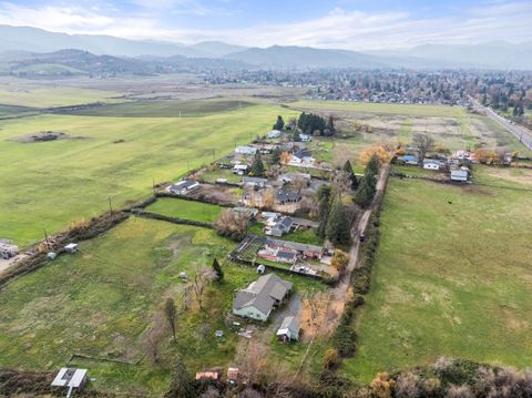 Tiny photo for 1924 Myers Lane, Medford, OR 97501 (MLS # 220212018)