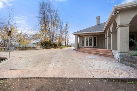 Tiny photo for 1924 Myers Lane, Medford, OR 97501 (MLS # 220212018)