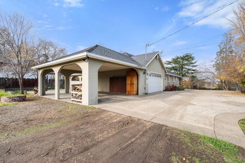 Tiny photo for 1924 Myers Lane, Medford, OR 97501 (MLS # 220212018)