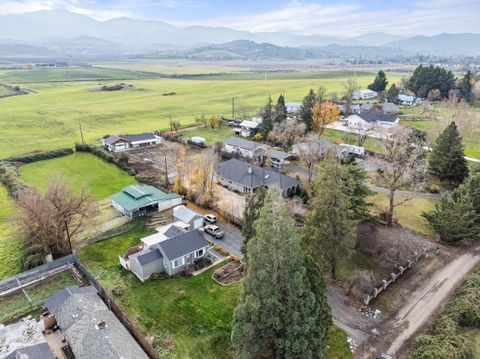 Tiny photo for 1924 Myers Lane, Medford, OR 97501 (MLS # 220212018)