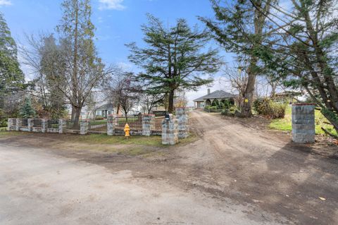 Tiny photo for 1924 Myers Lane, Medford, OR 97501 (MLS # 220212018)