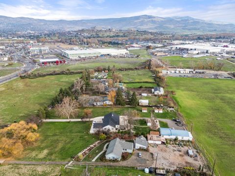 Tiny photo for 1924 Myers Lane, Medford, OR 97501 (MLS # 220212018)