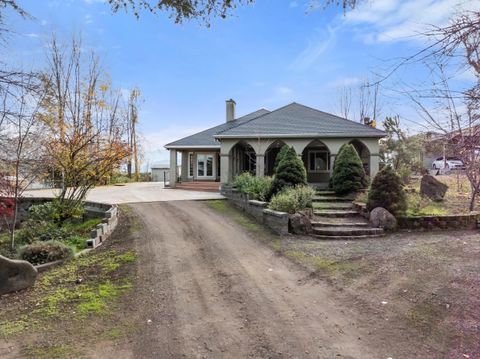 Tiny photo for 1924 Myers Lane, Medford, OR 97501 (MLS # 220212018)