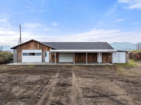 Tiny photo for 1924 Myers Lane, Medford, OR 97501 (MLS # 220212018)