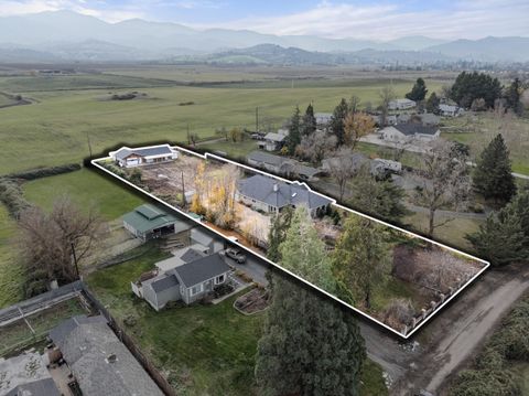 Tiny photo for 1924 Myers Lane, Medford, OR 97501 (MLS # 220212018)