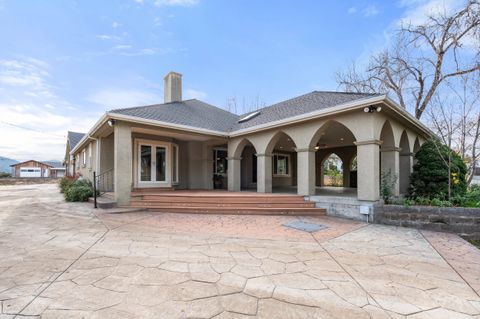 Tiny photo for 1924 Myers Lane, Medford, OR 97501 (MLS # 220212018)