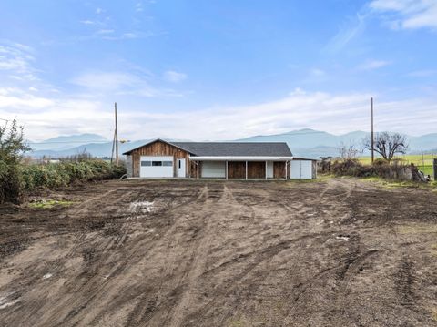 Tiny photo for 1924 Myers Lane, Medford, OR 97501 (MLS # 220212018)