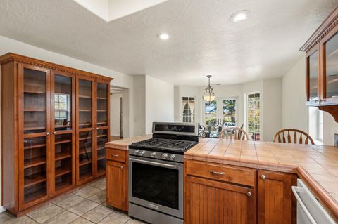 Tiny photo for 1924 Myers Lane, Medford, OR 97501 (MLS # 220212018)