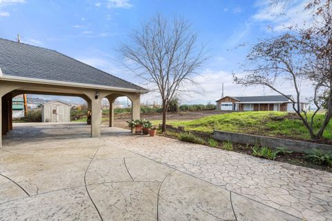 Tiny photo for 1924 Myers Lane, Medford, OR 97501 (MLS # 220212018)