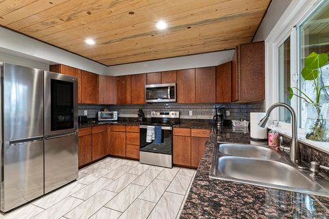 Tiny photo for 975 NW Starlite Place, Grants Pass, OR 97526 (MLS # 220213854)