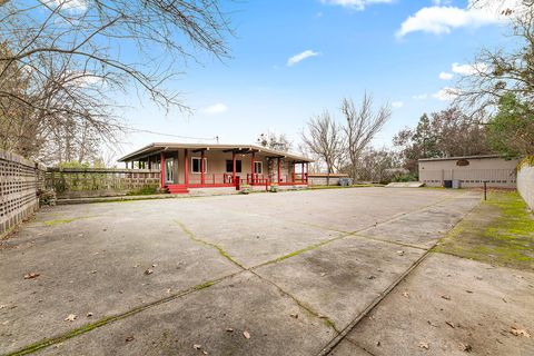 Tiny photo for 975 NW Starlite Place, Grants Pass, OR 97526 (MLS # 220213854)