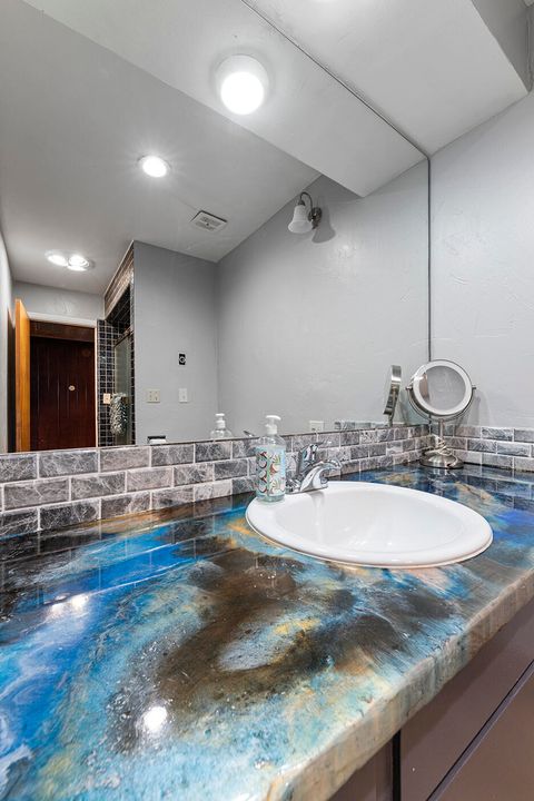 Tiny photo for 975 NW Starlite Place, Grants Pass, OR 97526 (MLS # 220213854)