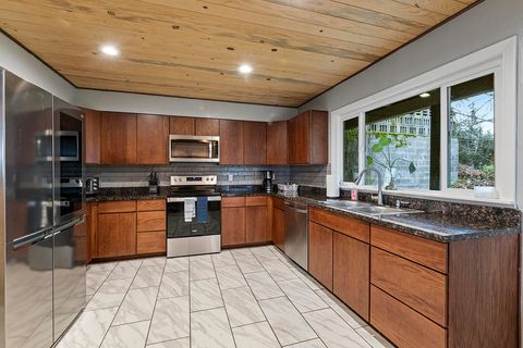 Tiny photo for 975 NW Starlite Place, Grants Pass, OR 97526 (MLS # 220213854)