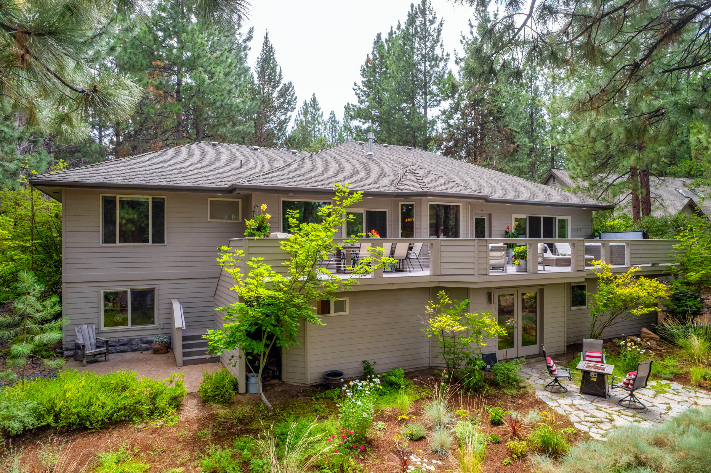 2610 NW Morris Court