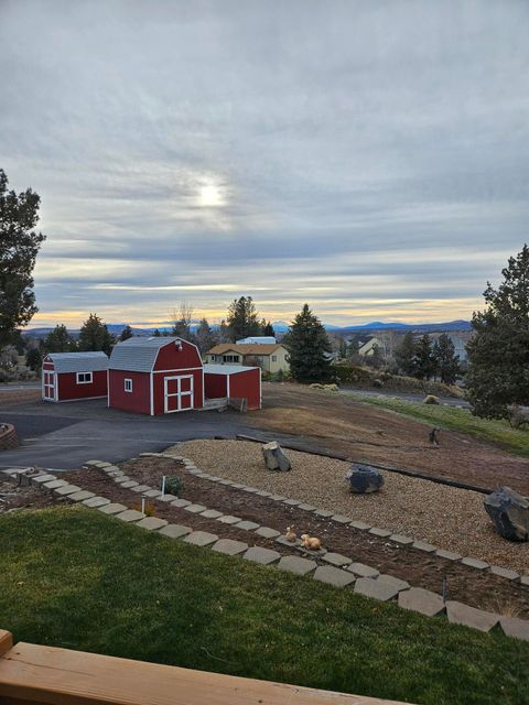Tiny photo for 1642 NE Hilltop Lane, Madras, OR 97741 (MLS # 220212351)
