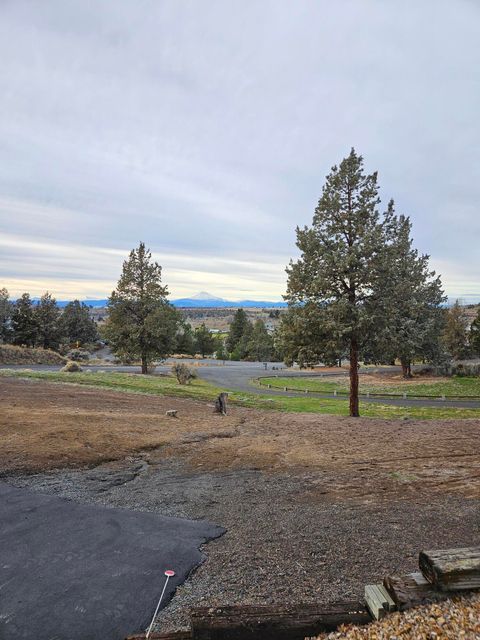 Tiny photo for 1642 NE Hilltop Lane, Madras, OR 97741 (MLS # 220212351)