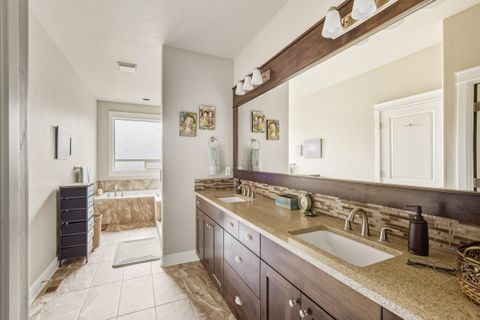 Tiny photo for 60414 Hedgewood Lane, Bend, OR 97702 (MLS # 220213116)