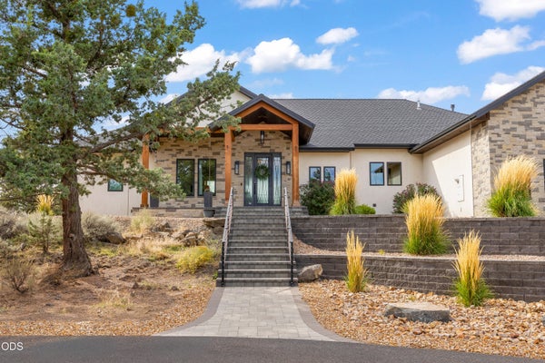 62825 MONTARA DR, BEND, OR 97701 - Image f4492c4cf20bf1d060b649d8ece2e80b/272753595