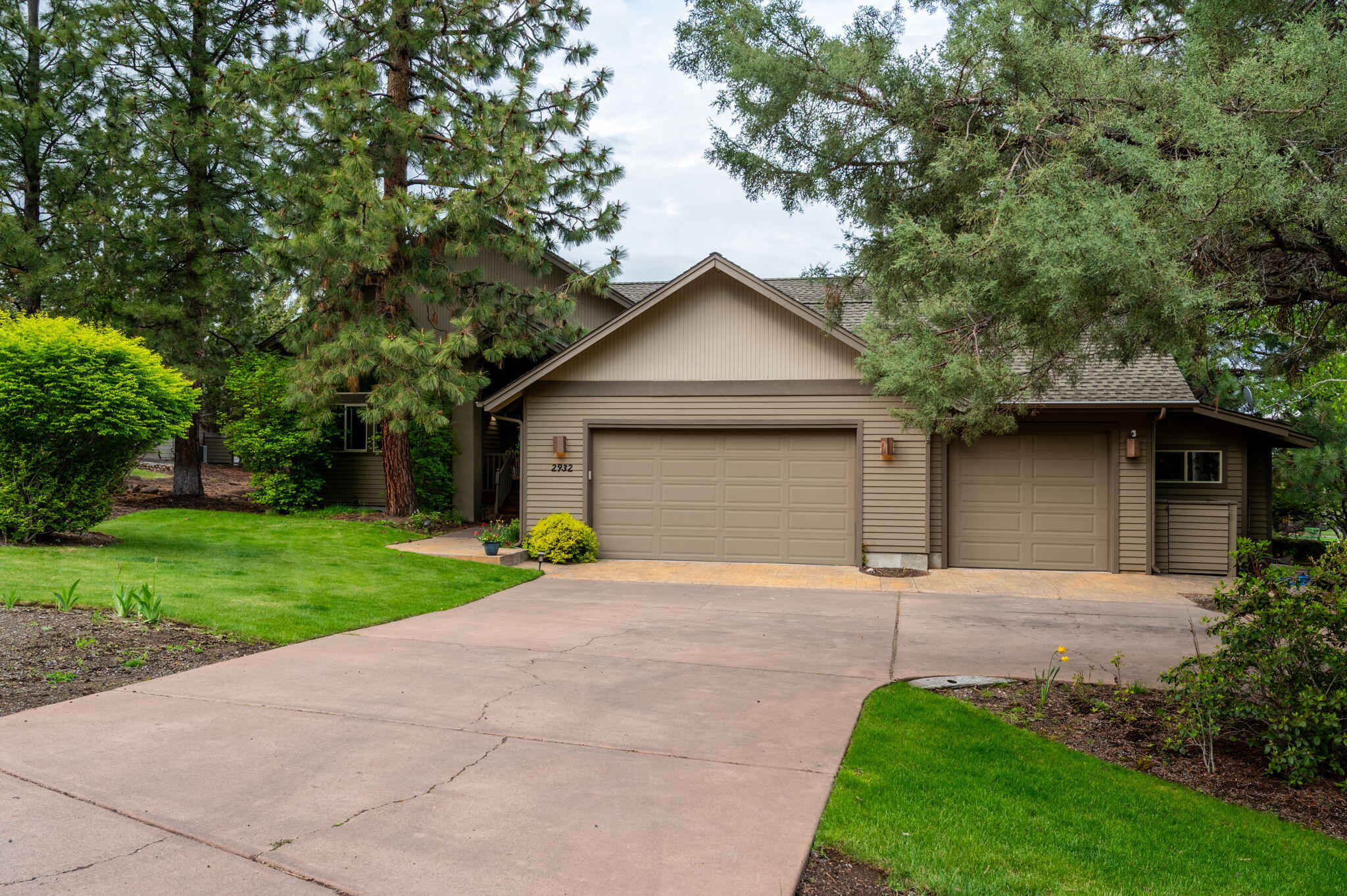 2932 NW Fairway Heights Drive