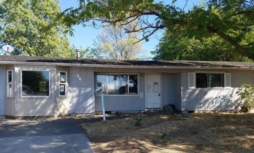 Located on a quiet Cul-de-sac this 3 bedroom 1 bath home has tons of potential to be a great family home or investment property. Close to schools and minutes away from several of Southern Oregon's finest lakes.