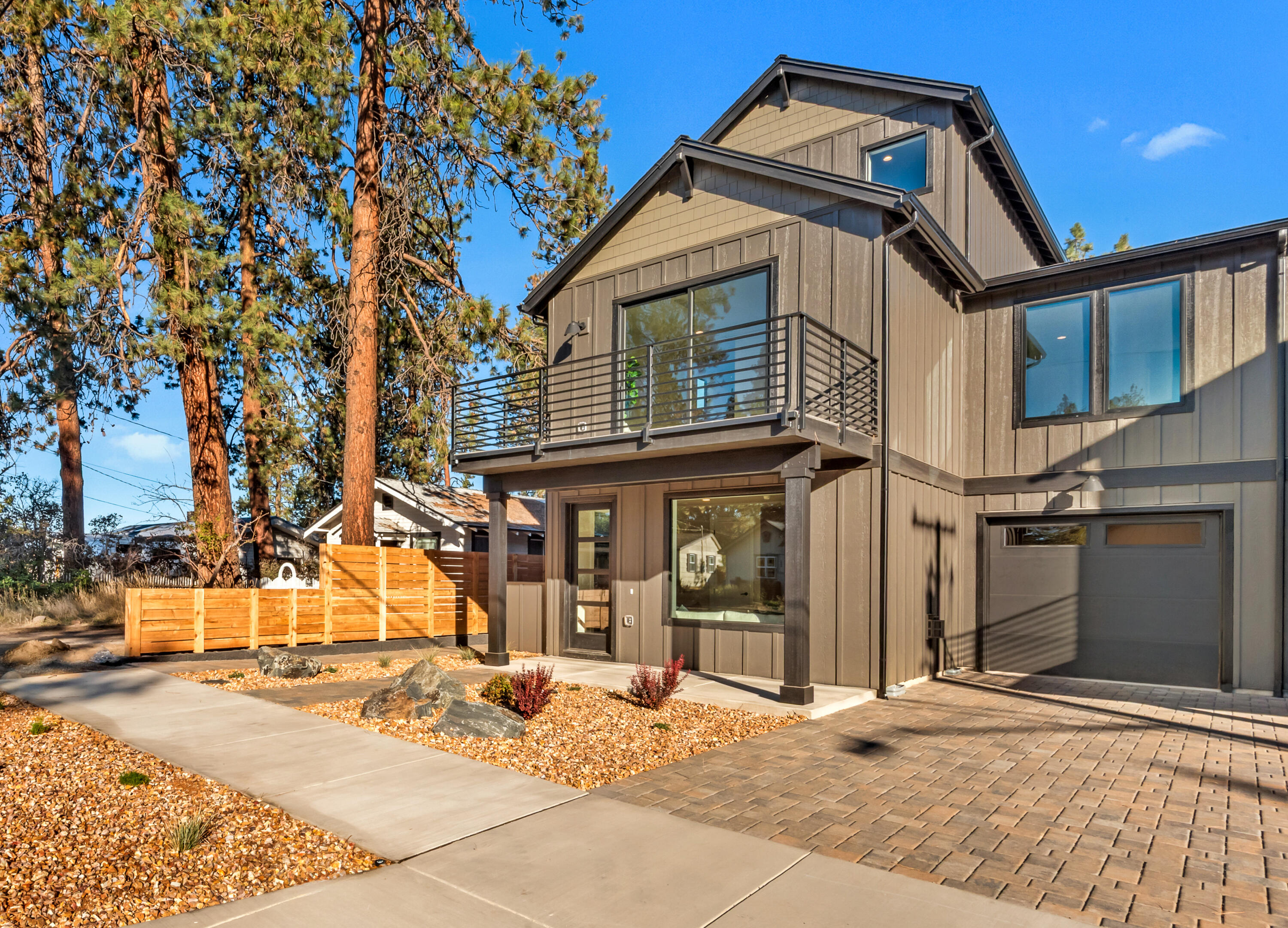 334 SW Roosevelt Avenue Unit 1