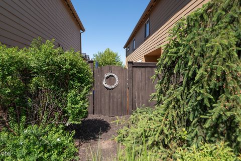 Tiny photo for 3711 NE Purcell Boulevard, Bend, OR 97701 (MLS # 220223109)
