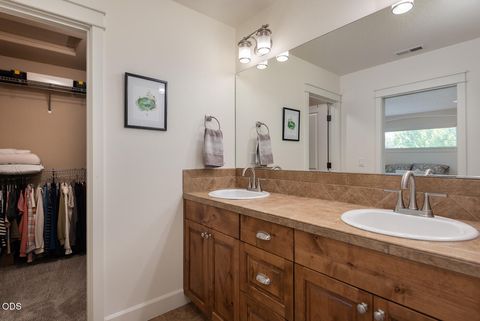 Tiny photo for 3711 NE Purcell Boulevard, Bend, OR 97701 (MLS # 220223109)