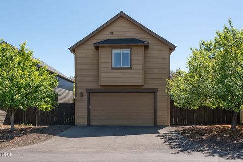 Tiny photo for 3711 NE Purcell Boulevard, Bend, OR 97701 (MLS # 220223109)