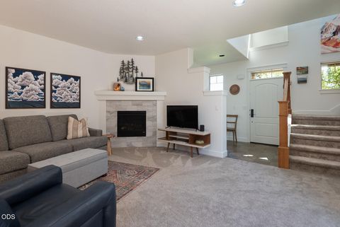 Tiny photo for 3711 NE Purcell Boulevard, Bend, OR 97701 (MLS # 220223109)