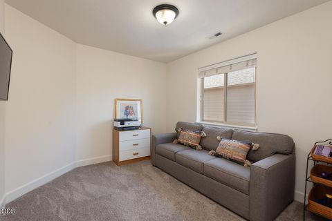 Tiny photo for 3711 NE Purcell Boulevard, Bend, OR 97701 (MLS # 220223109)