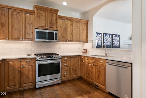 Tiny photo for 3711 NE Purcell Boulevard, Bend, OR 97701 (MLS # 220223109)