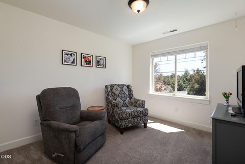 Tiny photo for 3711 NE Purcell Boulevard, Bend, OR 97701 (MLS # 220223109)